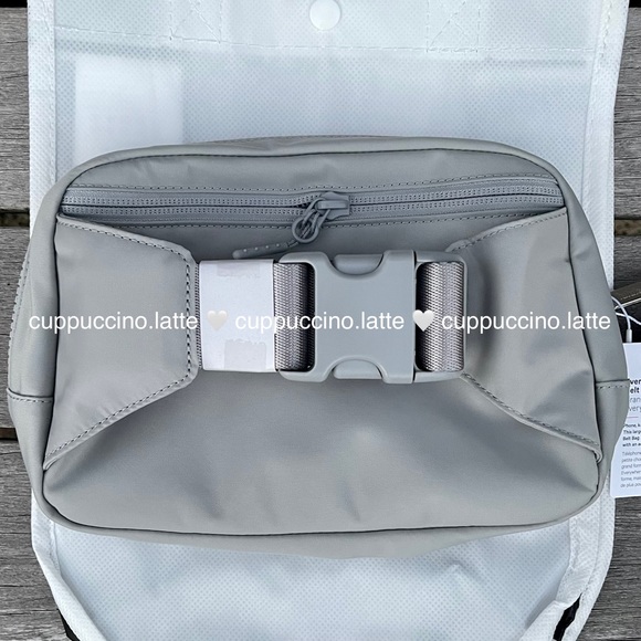 🤍NWT🤍Lululemon Athletica Everywhere Belt Bag Large in ‘Silver Drop’ - Picture 2 of 15